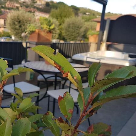 Casa Vacanze I Melograni Trevignano Romano Luaran gambar
